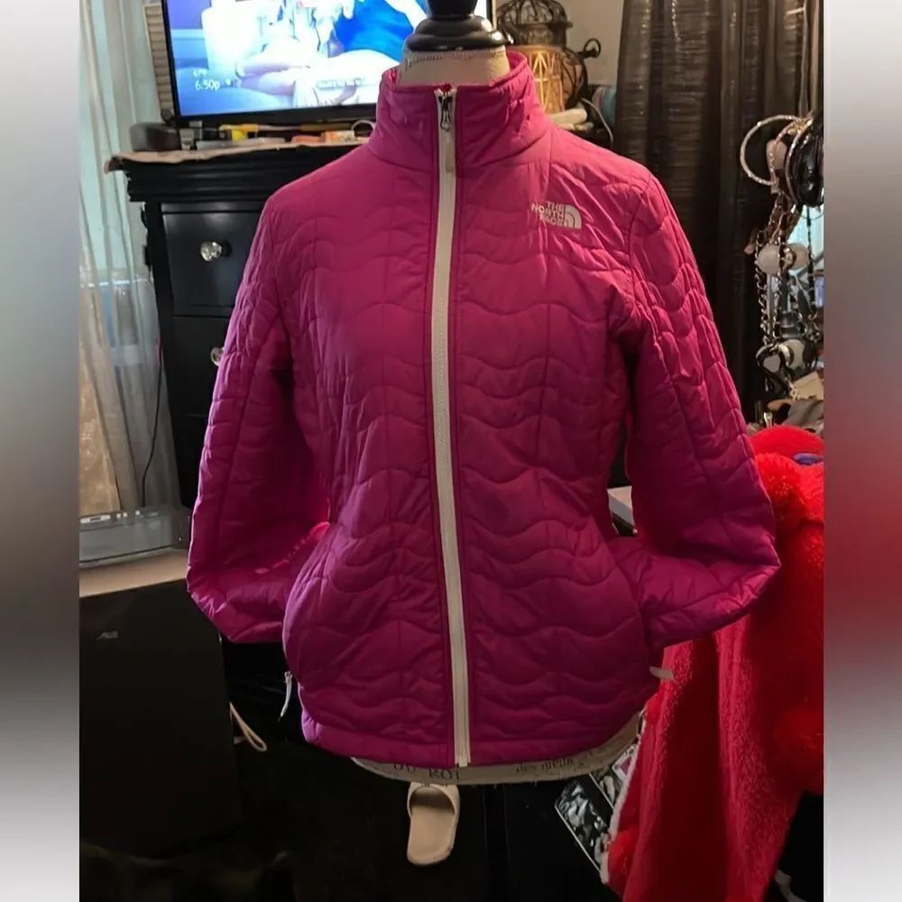 Northface thermoball sport active puffer packable jacket hot mr pink size medium
